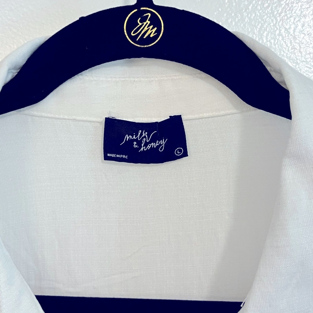 Milk & Honey White & Red Amour Embroidered Button Down Blouse Size: Large - Picture 6 of 9